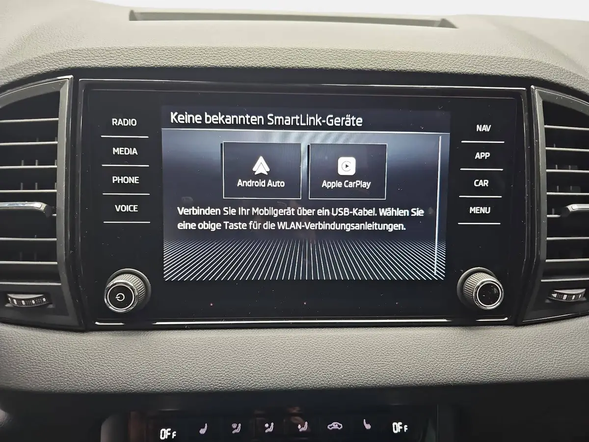 SKODA KAROQ 1.5 TSI DSG 130 JAHRE LED KAMERA AHK