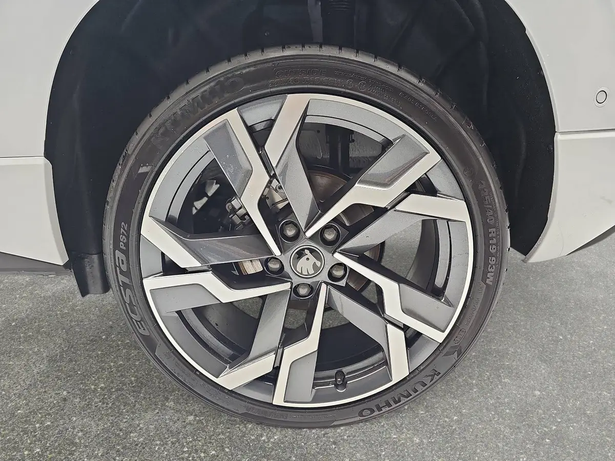 SKODA KAROQ 1.5 TSI DSG SPORTLINE NAVI LED-MATRIX PANO CANTON