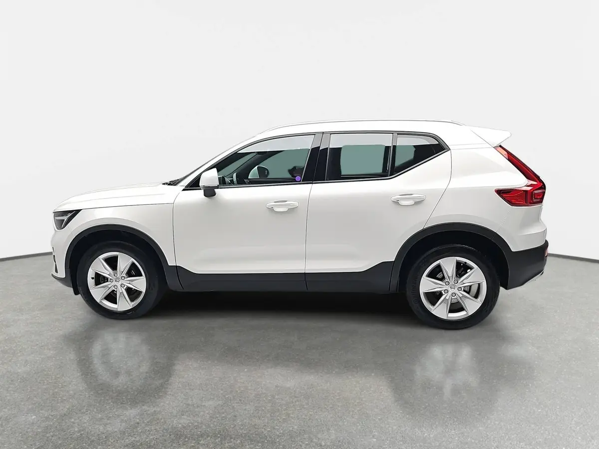VOLVO XC40 T2 2WD AUTO. CORE NAVI LED EL.HECKKL. PDC KAMERA L