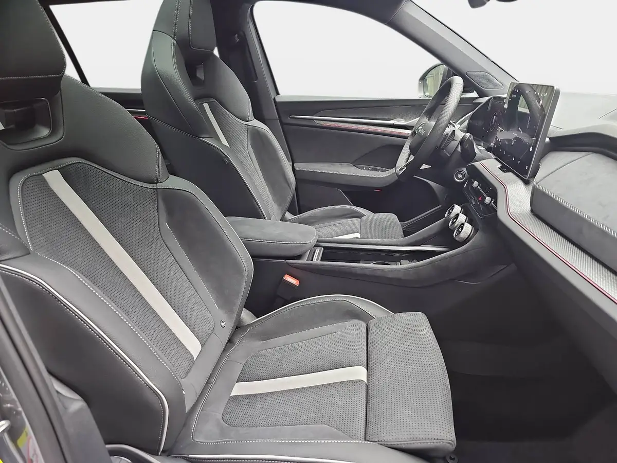 SKODA KODIAQ 1.5 TSI DSG SPORTLINE NAVI LED PANO 7-SITZE KAMERA