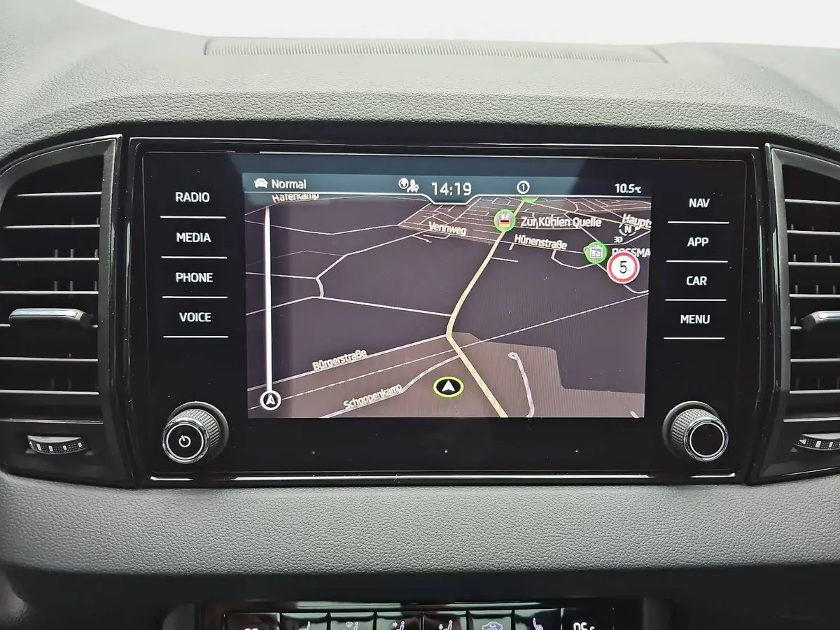 SKODA KAROQ 1.5 TSI DSG SPORTLINE NAVI LED-MATRIX PANO CANTON 