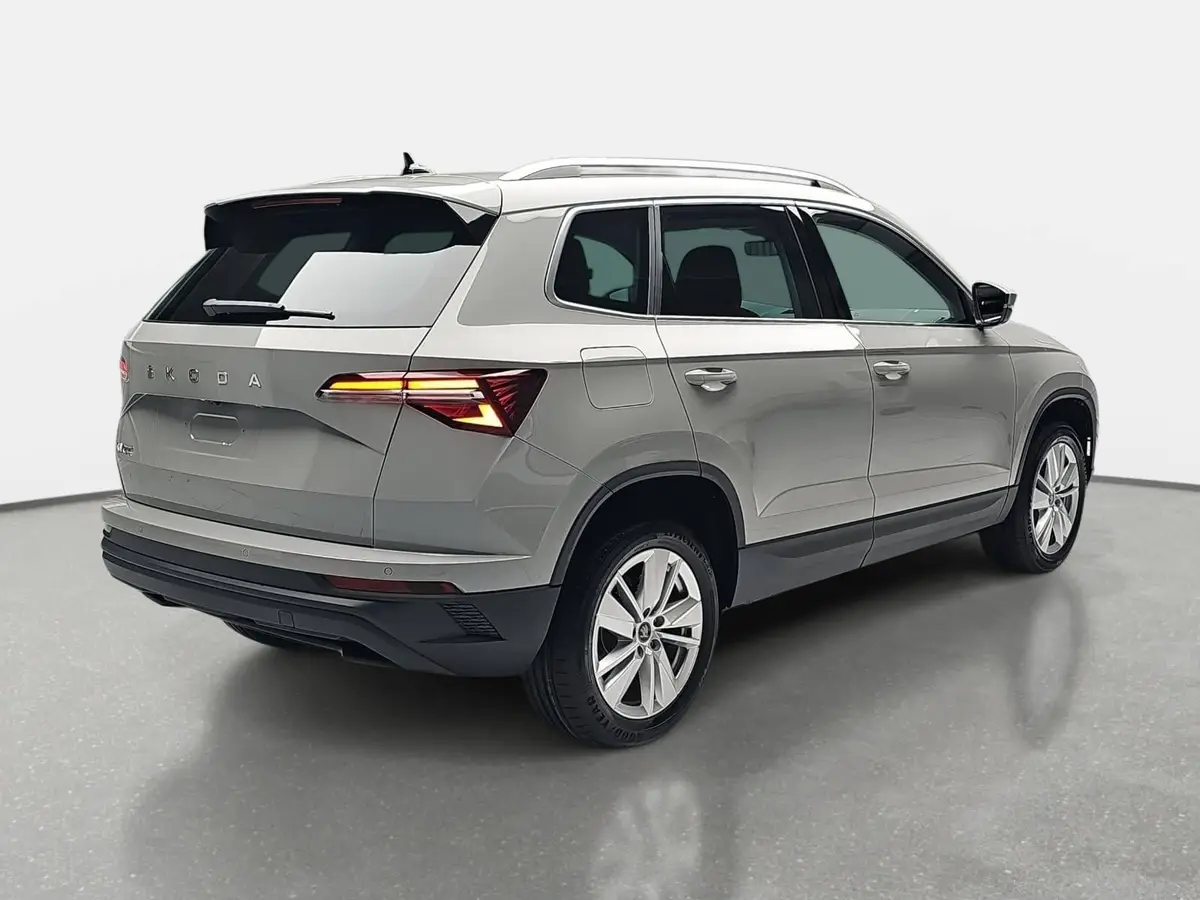 SKODA KAROQ 1.5 TSI DSG SELECTION LED AHK LM