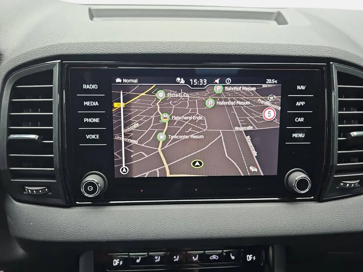 SKODA KAROQ 2.0 TSI DSG SPORTLINE 4X4 AHK PANO