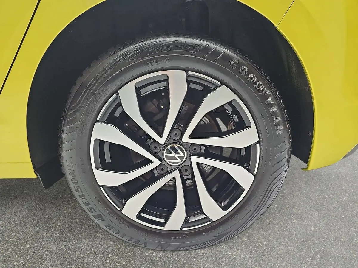 VW GOLF VIII 1.5 TSI ACTIVE NAVI LED M+S
