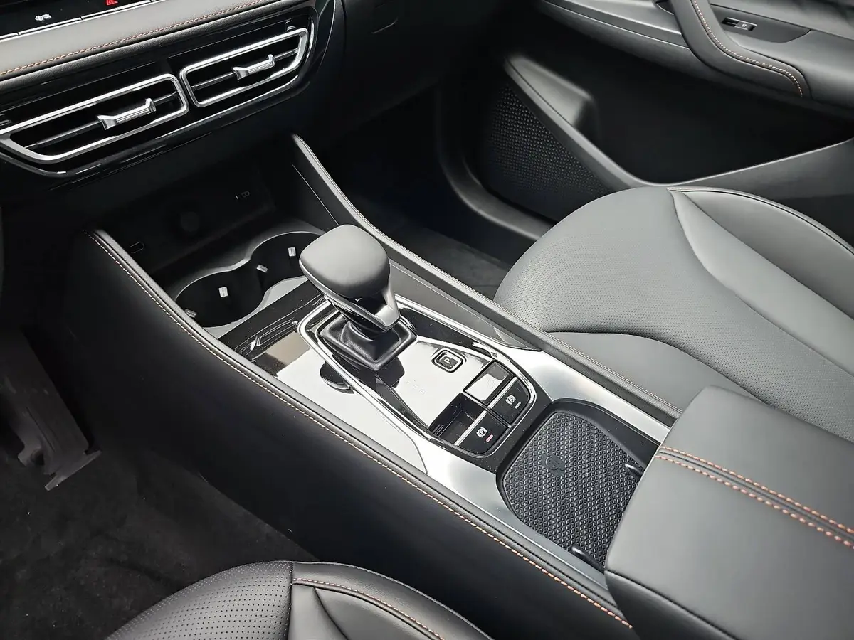 MG HS 1.5 PLUG-IN-HYBRID LUXURY LEDER 360-GRAD-KAMERA 19-ZOLL-LM