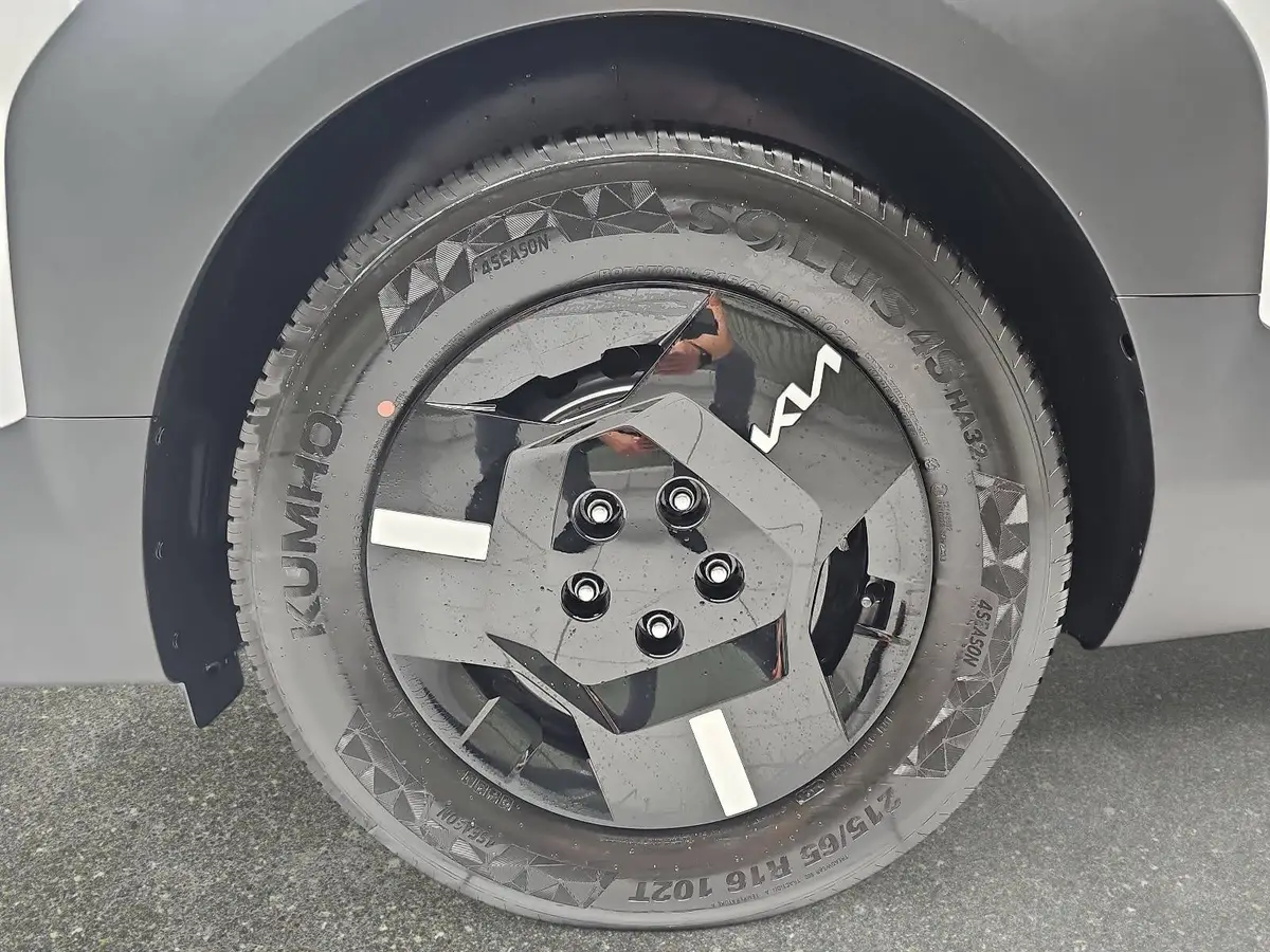 KIA PV5 CARGO L2H1 3T 71.2 KWH PLUS MJ26 WÄRMEPUMPE ALLWETTERREIFEN