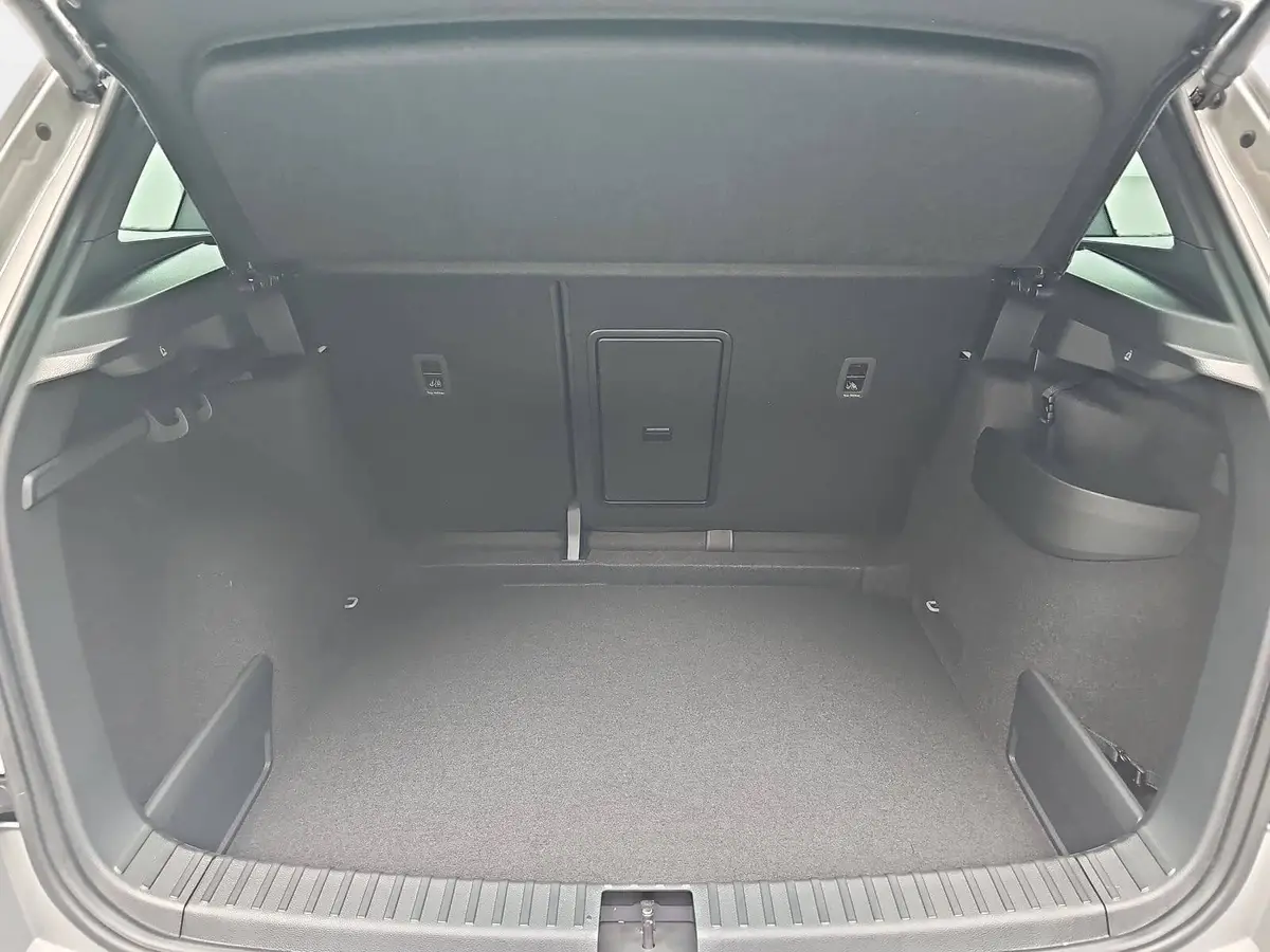 SKODA KAROQ 1.5 TSI DSG SPORTLINE NAVI LED-MATRIX PANO WINTER 