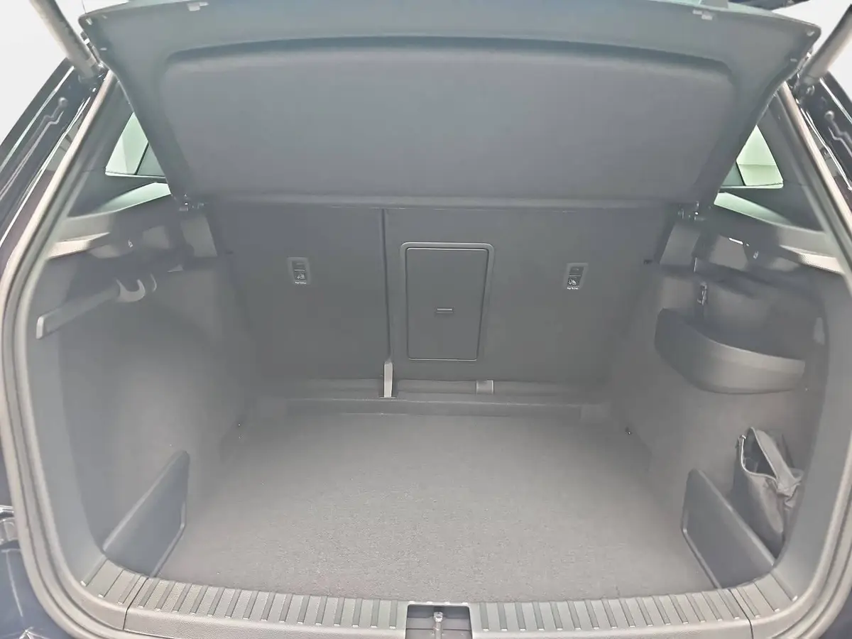 SKODA KAROQ 2.0 TDI DSG SPORTLINE 4X4 PANO AHK