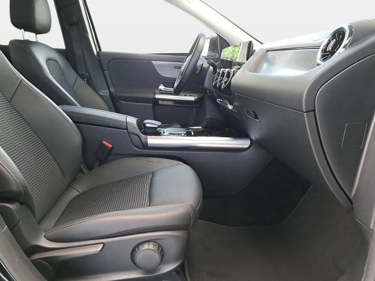 MERCEDES-BENZ GLA 200 D DCT PROGRESSIVE NAVI LED