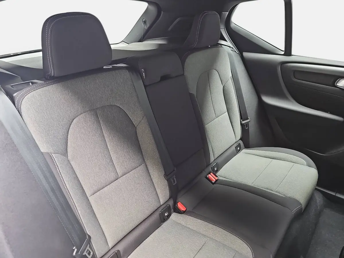 VOLVO XC40 T2 2WD AUTO. CORE NAVI LED EL.HECKKL. PDC KAMERA L