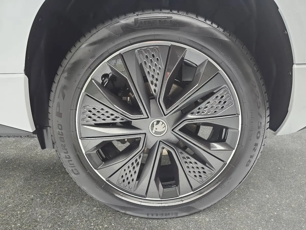 SKODA KAROQ 2.0 TSI DSG SPORTLINE 4X4 NAVI LED ACC KAMERA AHK 