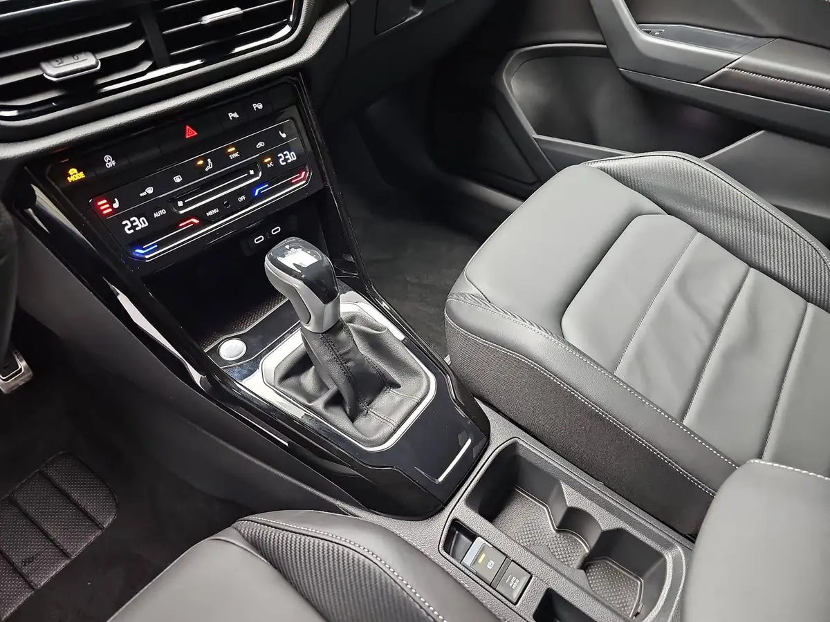 VW T-ROC 2.0 TDI DSG R-LINE NAVI LED MATRIX PANO ACC DCC AH