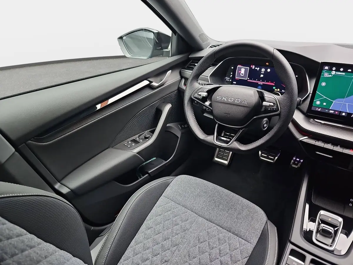 SKODA OCTAVIA COMBI 2.0 TDI DSG SPORTLINE NAVI LED