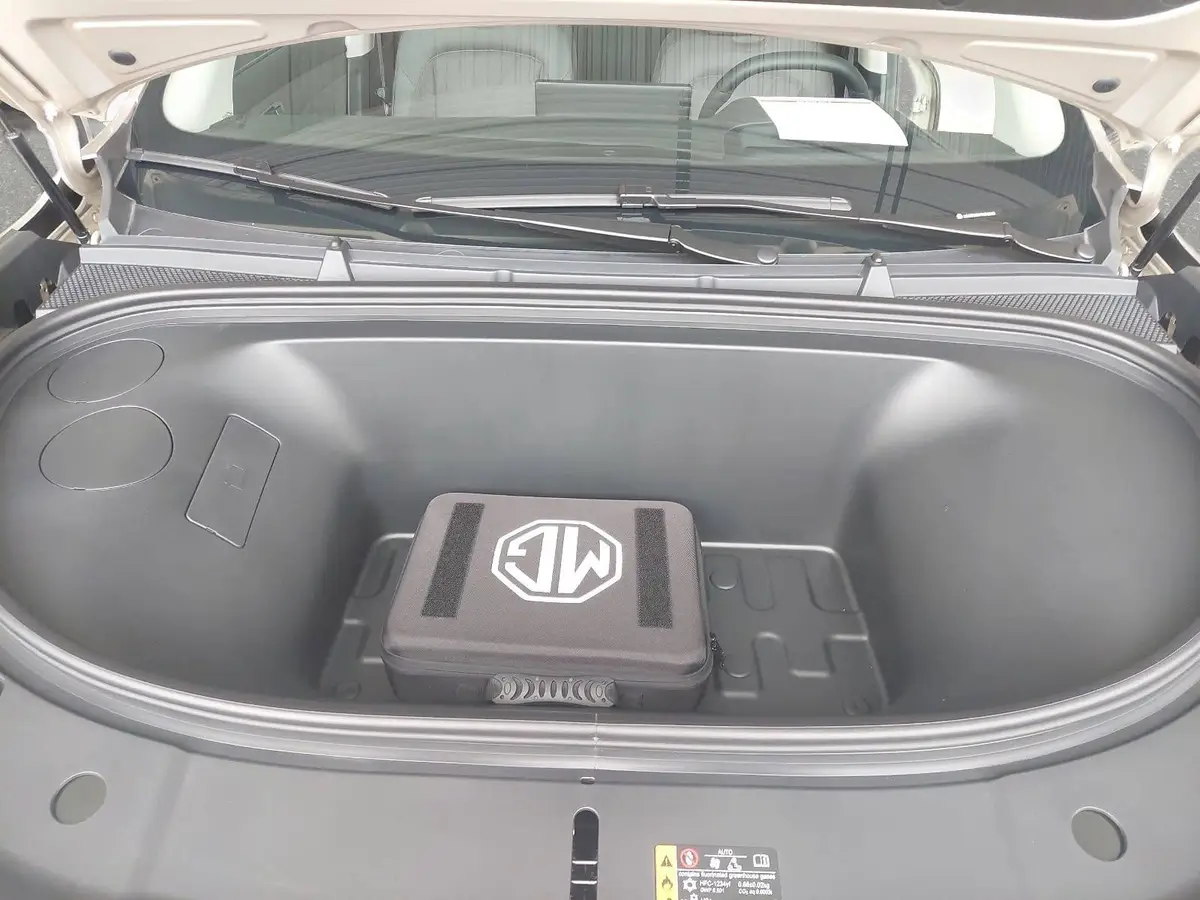 MG ANDERE EV 77 KWH LUXURY AWD PANORAMA LEDER 20-ZOLL
