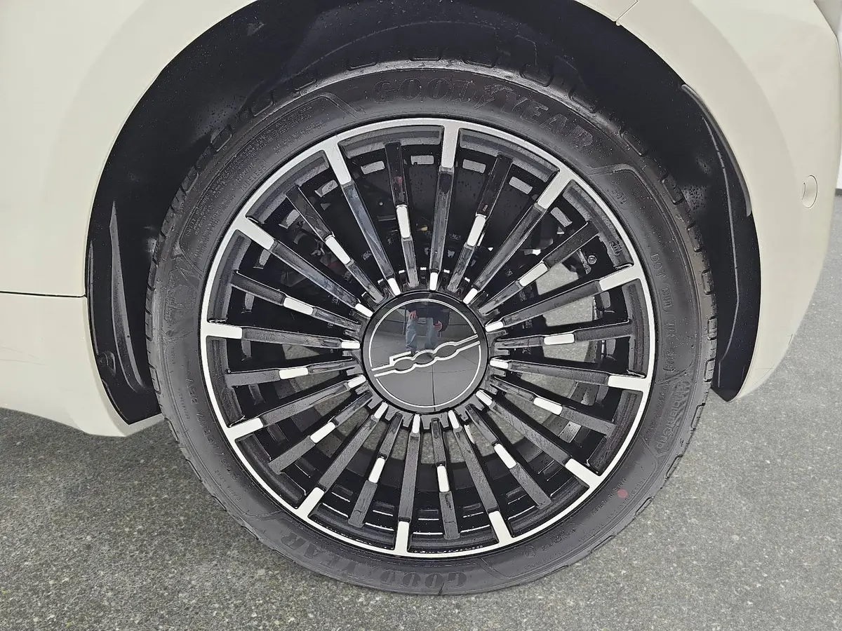 FIAT 500E CABRIO ELEKTRO 42 KWH LA PRIMA