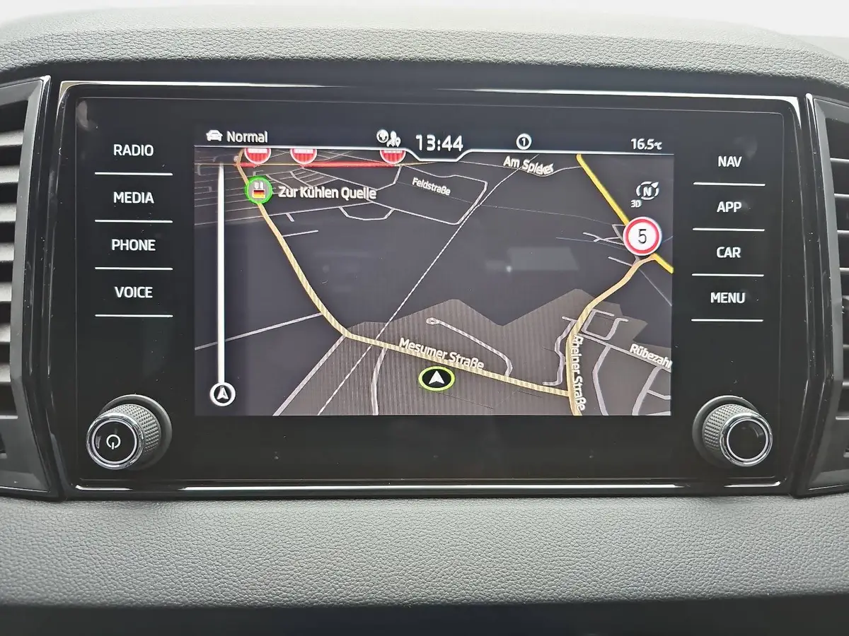 SKODA KAROQ 2.0 TSI DSG SPORTLINE 4X4 NAVI LED ACC KAMERA AHK 