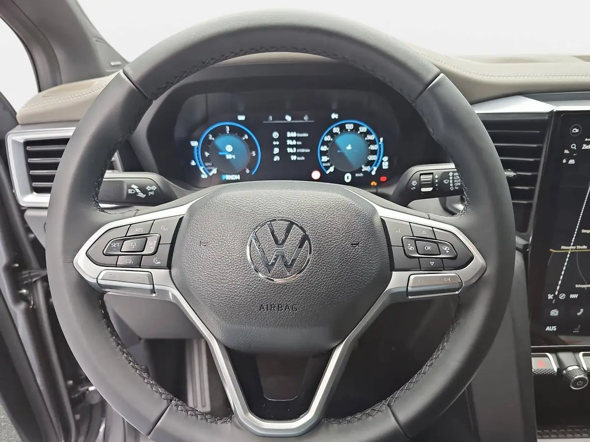 VW AMAROK 3.0 TDI AUTO. DOKA AVENTURA 4M NAVI LED EL.RO AHK
