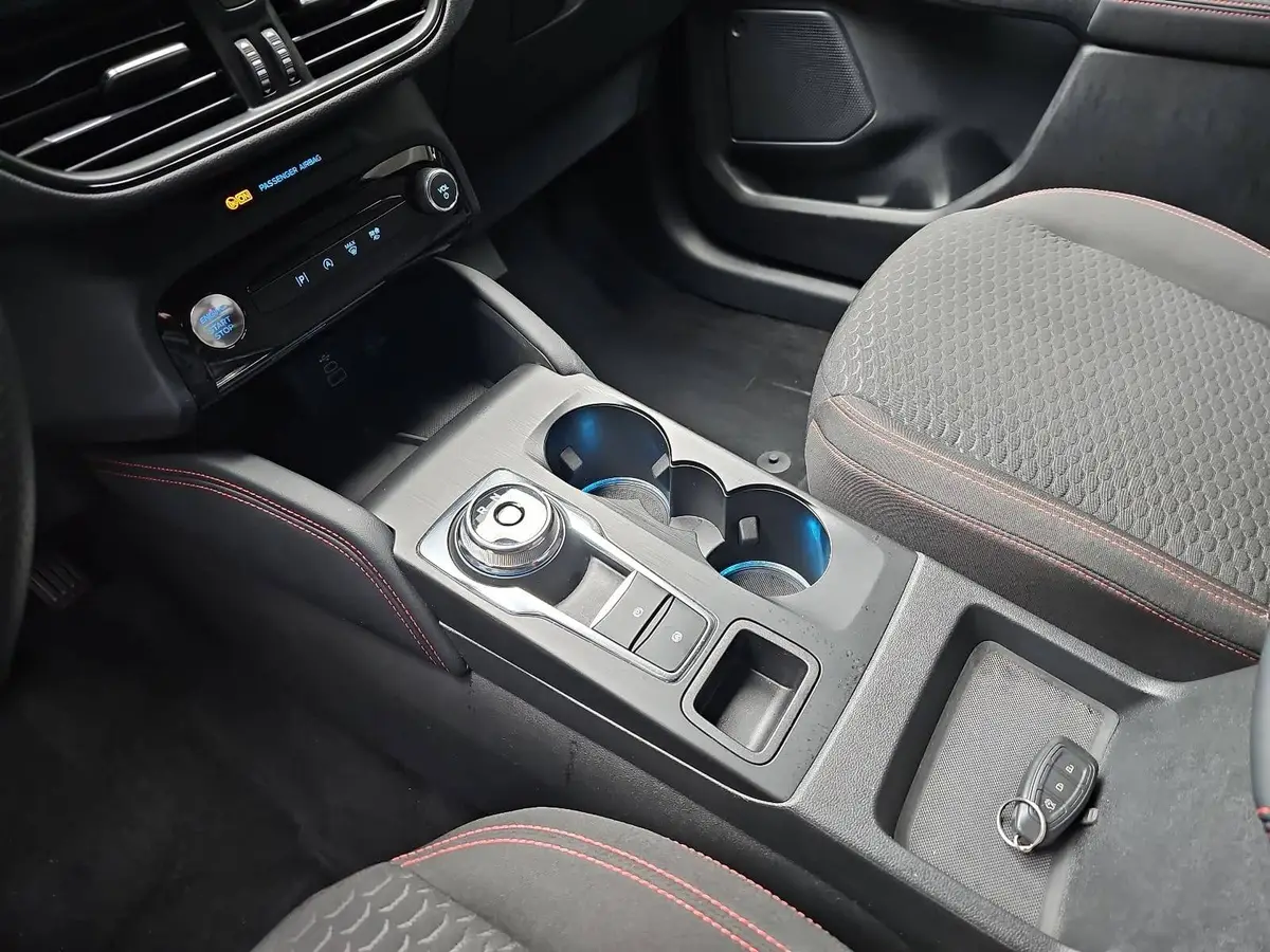 FORD KUGA 1.5 EB AUTO. ST-LINE NAVI LED KLIMAAUTO WINTER SIC