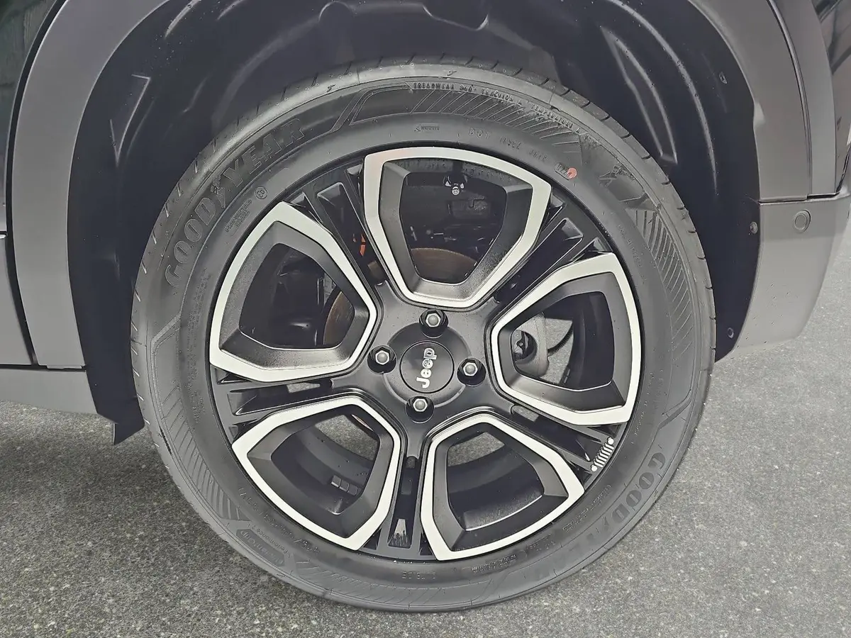 JEEP AVENGER ELEKTRO SUMMIT MJ26 LEDERSITZE INFOTAINMENT & KOMFORTPAKET