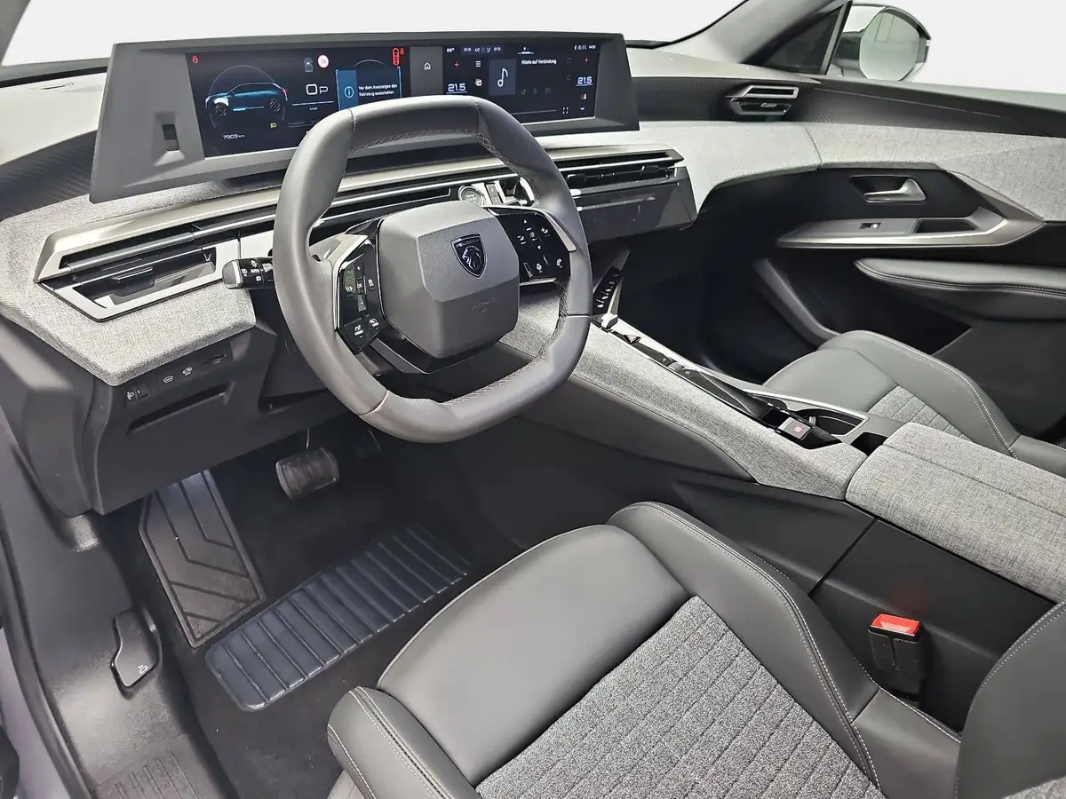 PEUGEOT 5008 1.2 HYBRID 145 E-DSC6 ALLURE KLIMA LED 7-S DAB 360