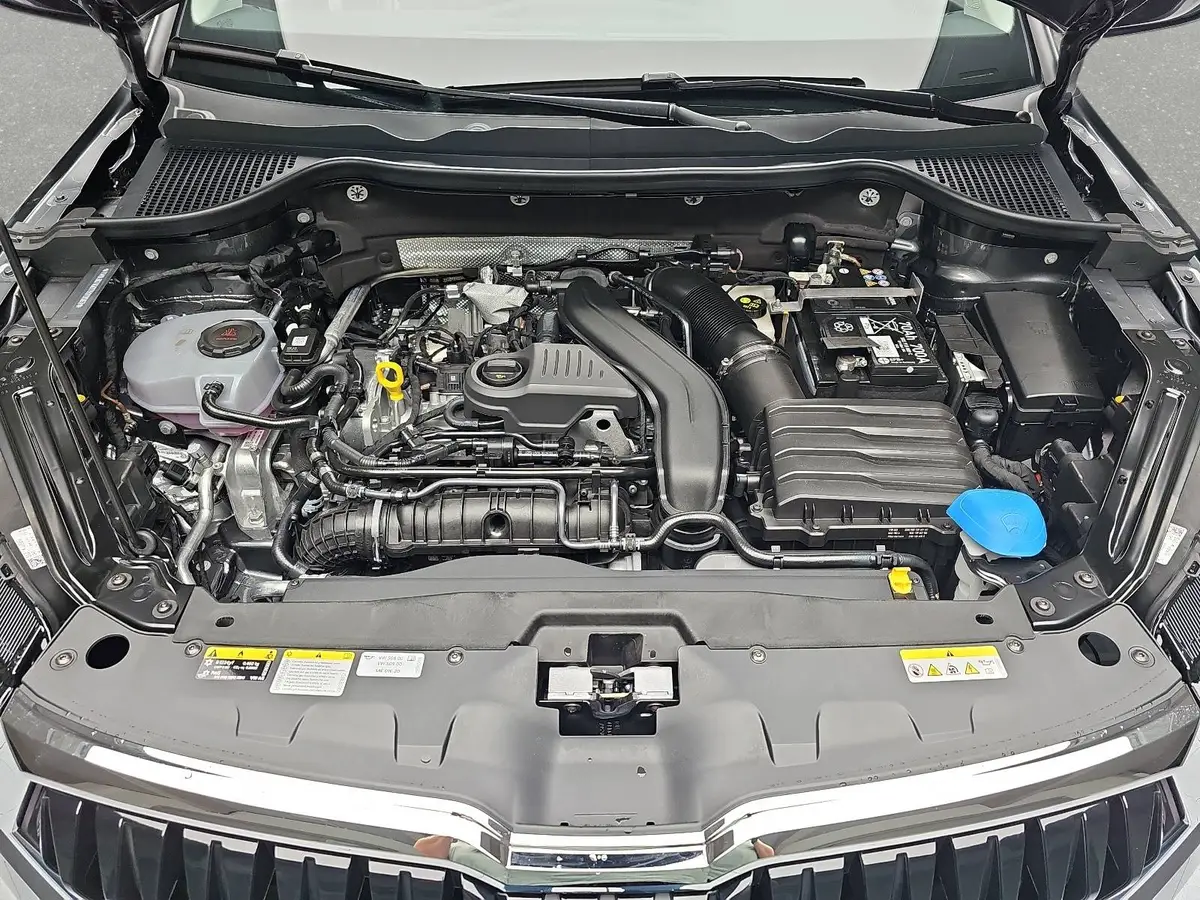 SKODA KAROQ 1.5 TSI DSG SELECTION NAVI LED ACC WINTER KAMERA A