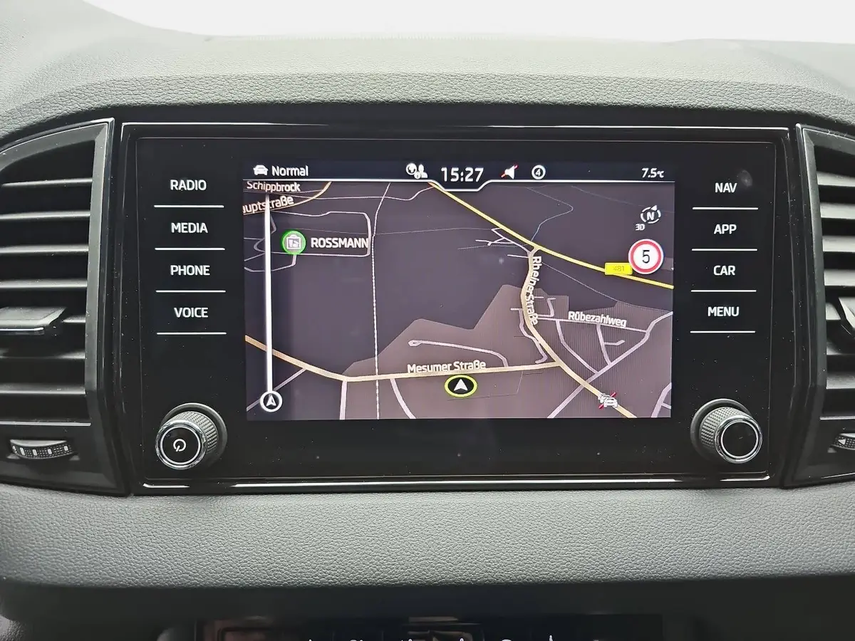 SKODA KAROQ 1.5 TSI DSG SPORTLINE NAVI LED ACC PANO WINTER KA