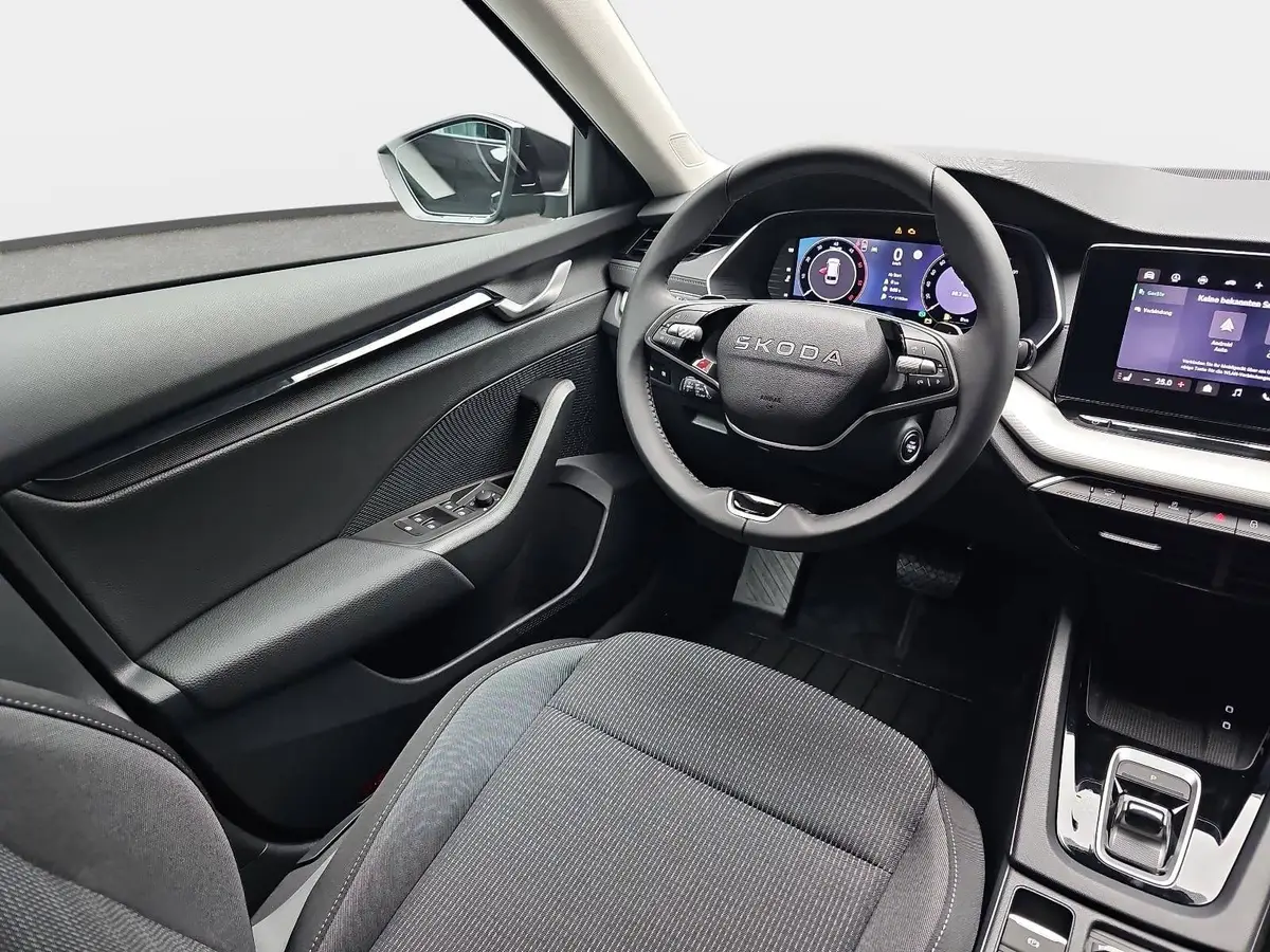 SKODA OCTAVIA COMBI 2.0 TDI DSG SELECTION AHK LM