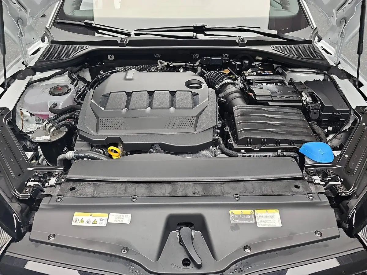 SKODA OCTAVIA COMBI 2.0 TDI DSG SPORTLINE NAVI LED