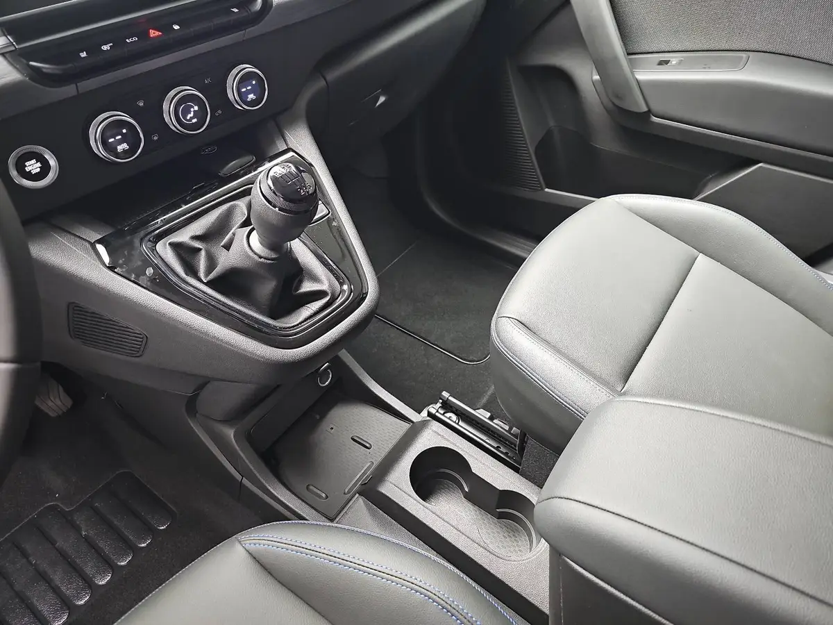 NISSAN TOWNSTAR KOMBI 1.3 DIG-T L2 2.3T TEKNA 7-SITZER