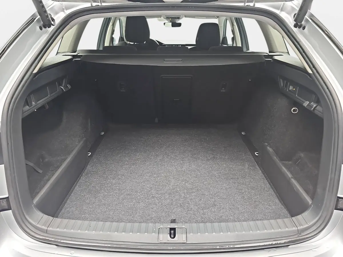 SKODA OCTAVIA COMBI 1.5 TSI DSG SELECTION LED AUDIO WINTER EL.HECKKL. 