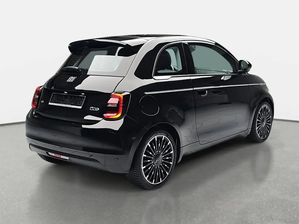 FIAT 500E ELEKTRO 42 KWH BY BOCELLI NAVI KLIMA LED JBL ALL-SEASON LM17