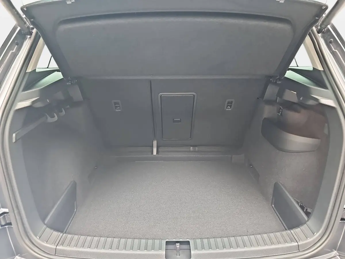 SKODA KAROQ 1.5 TSI DSG 130 JAHRE LED AHK LM