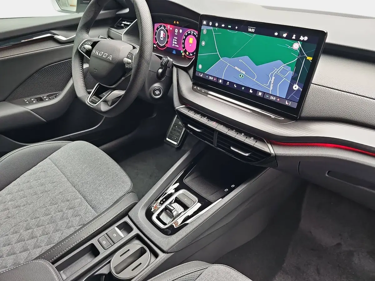 SKODA OCTAVIA COMBI 2.0 TDI DSG SPORTLINE NAVI LED
