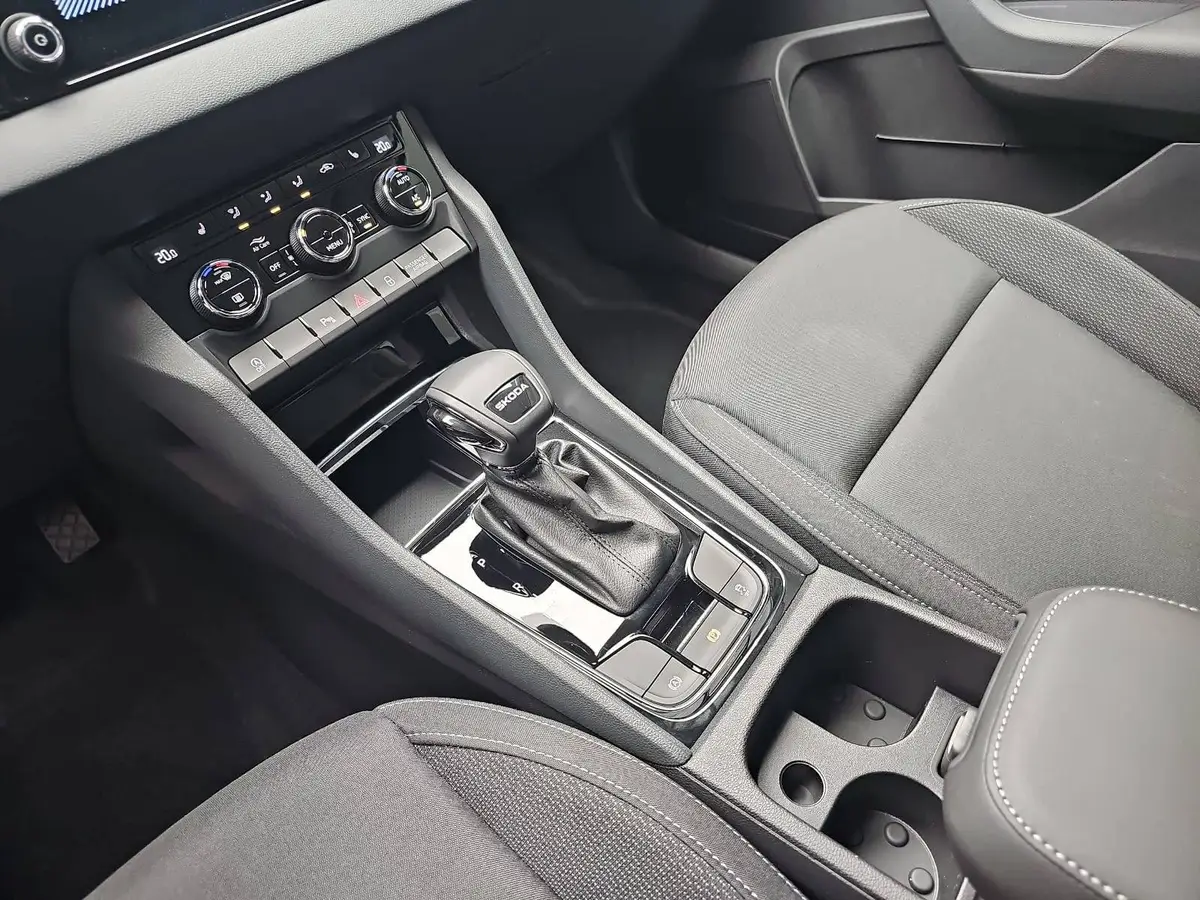 SKODA KAROQ 1.5 TSI DSG SELECTION LED AHK WINTER