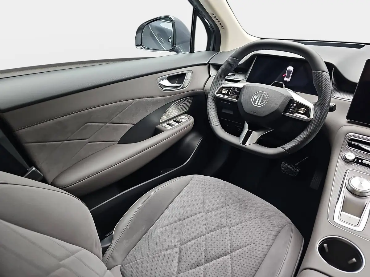 MG ANDERE EV 77 KWH LUXURY PANORAMA LEDER 20-ZOLL