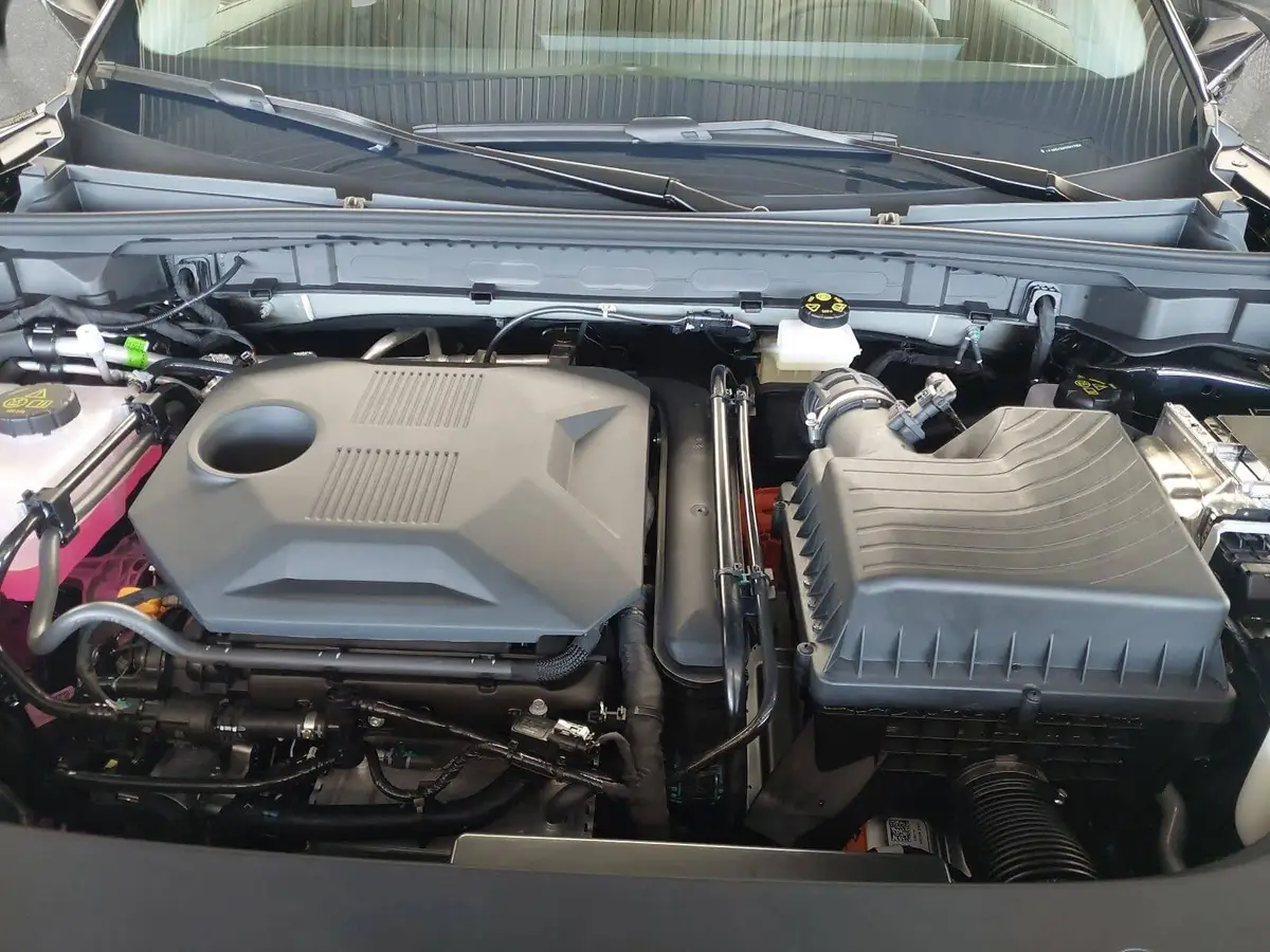 MG HS 1.5 HYBRID+ MY25.5 LUXURY LEDER 360-GRAD-KAMERA 19-ZOLL-LM