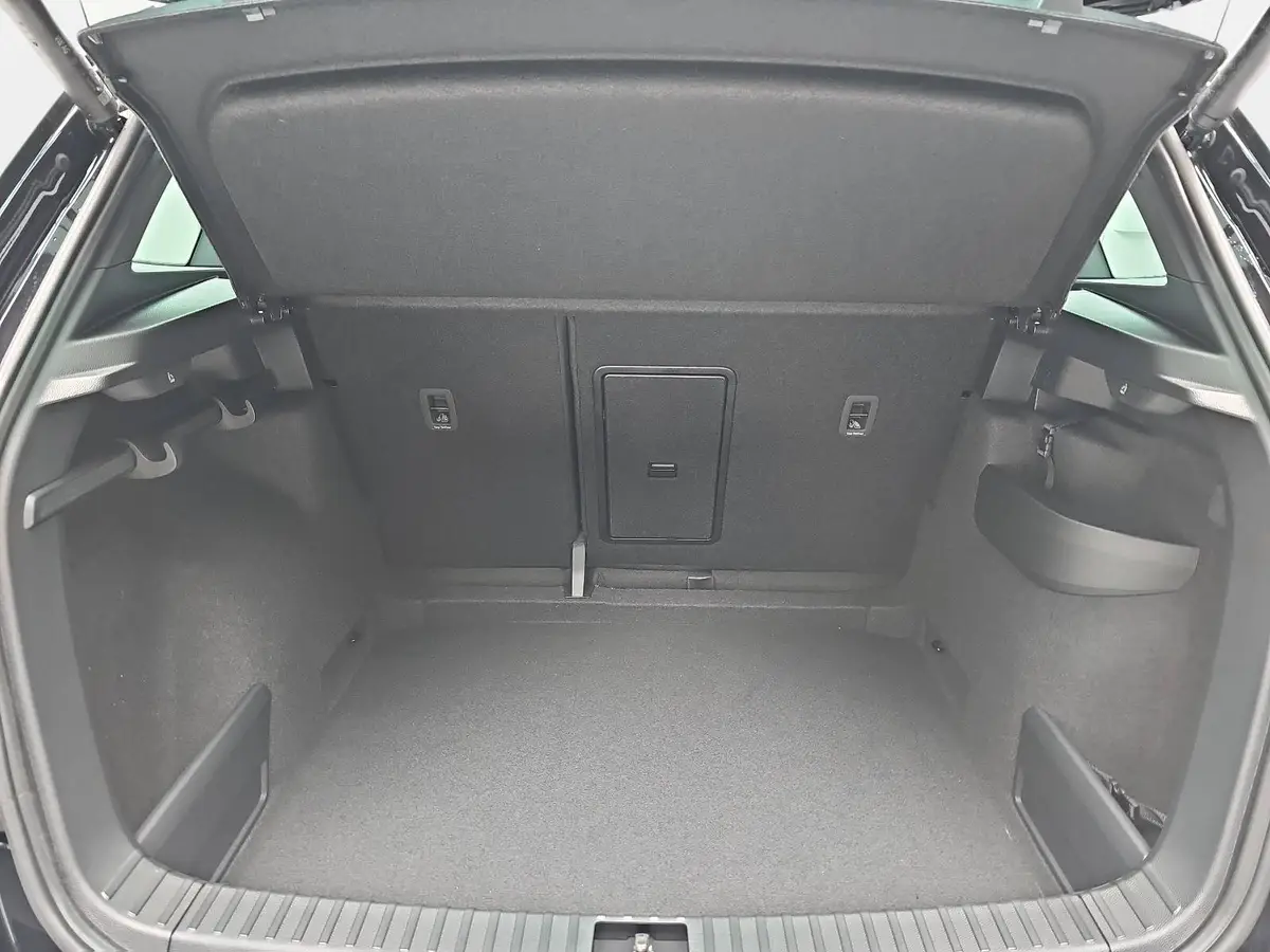 SKODA KAROQ 1.5 TSI DSG SPORTLINE NAVI LED PANO ACC WINTER KAM