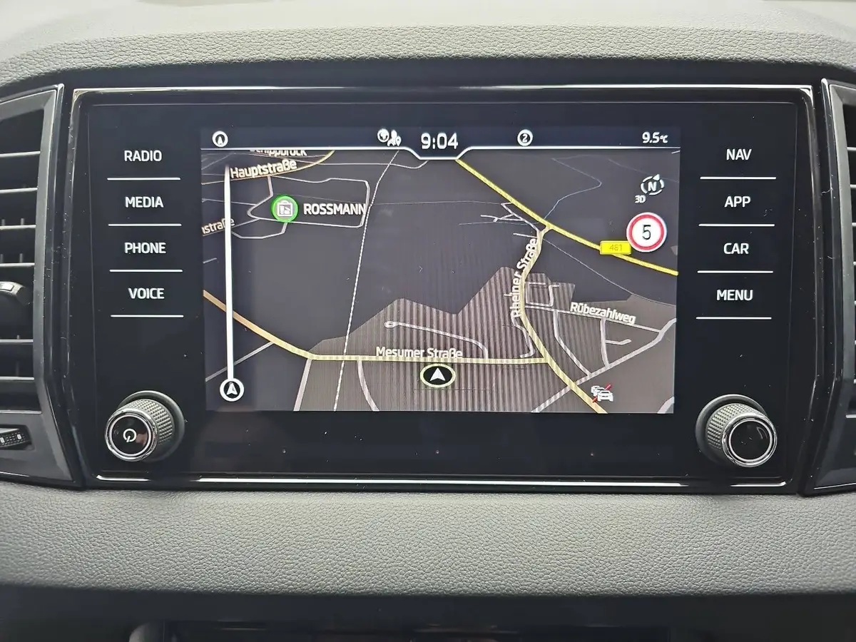 SKODA KAROQ 1.5 TSI DSG SELECTION LED ACC AHK
