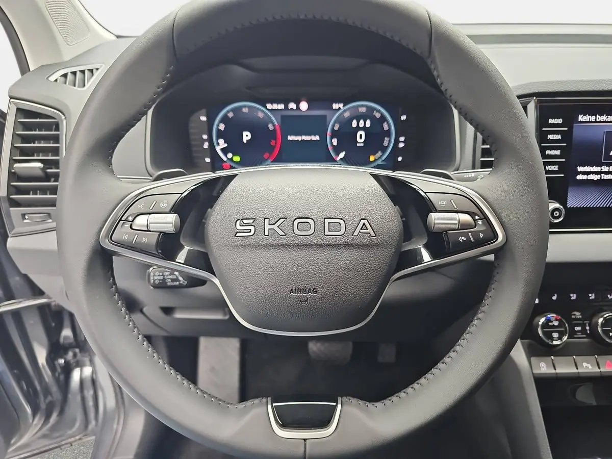 SKODA KAROQ 1.5 TSI DSG SELECTION LED ACC AHK