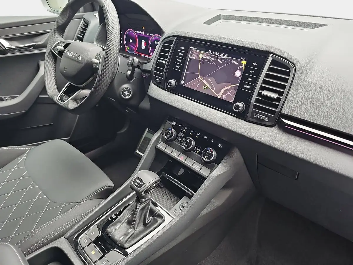 SKODA KAROQ 2.0 TDI DSG SPORTLINE 4X4 NAVI LED