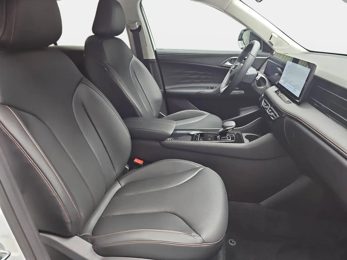 MG HS 1.5 HYBRID+ MY25 LUXURY LEDER 360-GRAD-KAMERA 19-ZOLL-LM