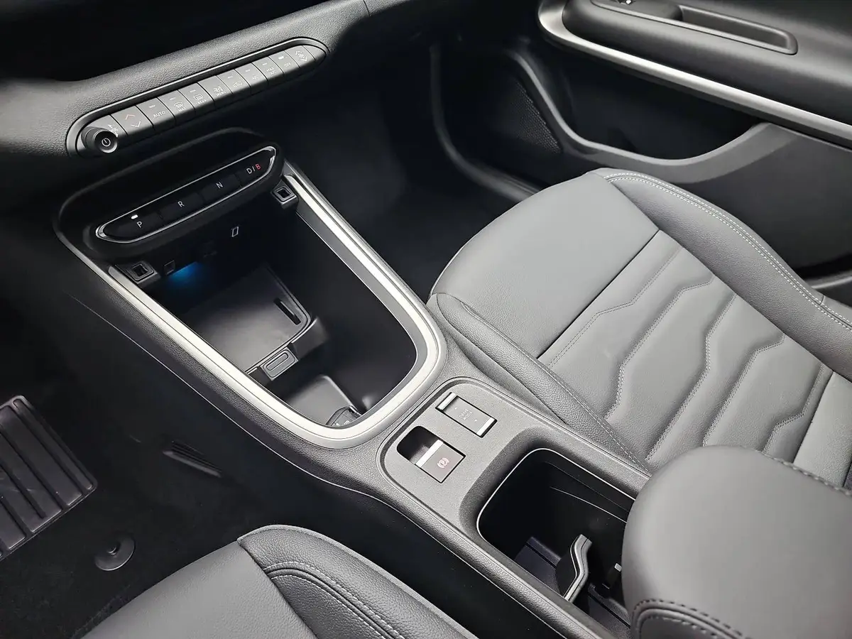 JEEP AVENGER FÖRDERFÄHIG ELEKTRO SUMMIT MJ26 LEDERSITZE INFOTAINMENT & KOMFORTPAKET