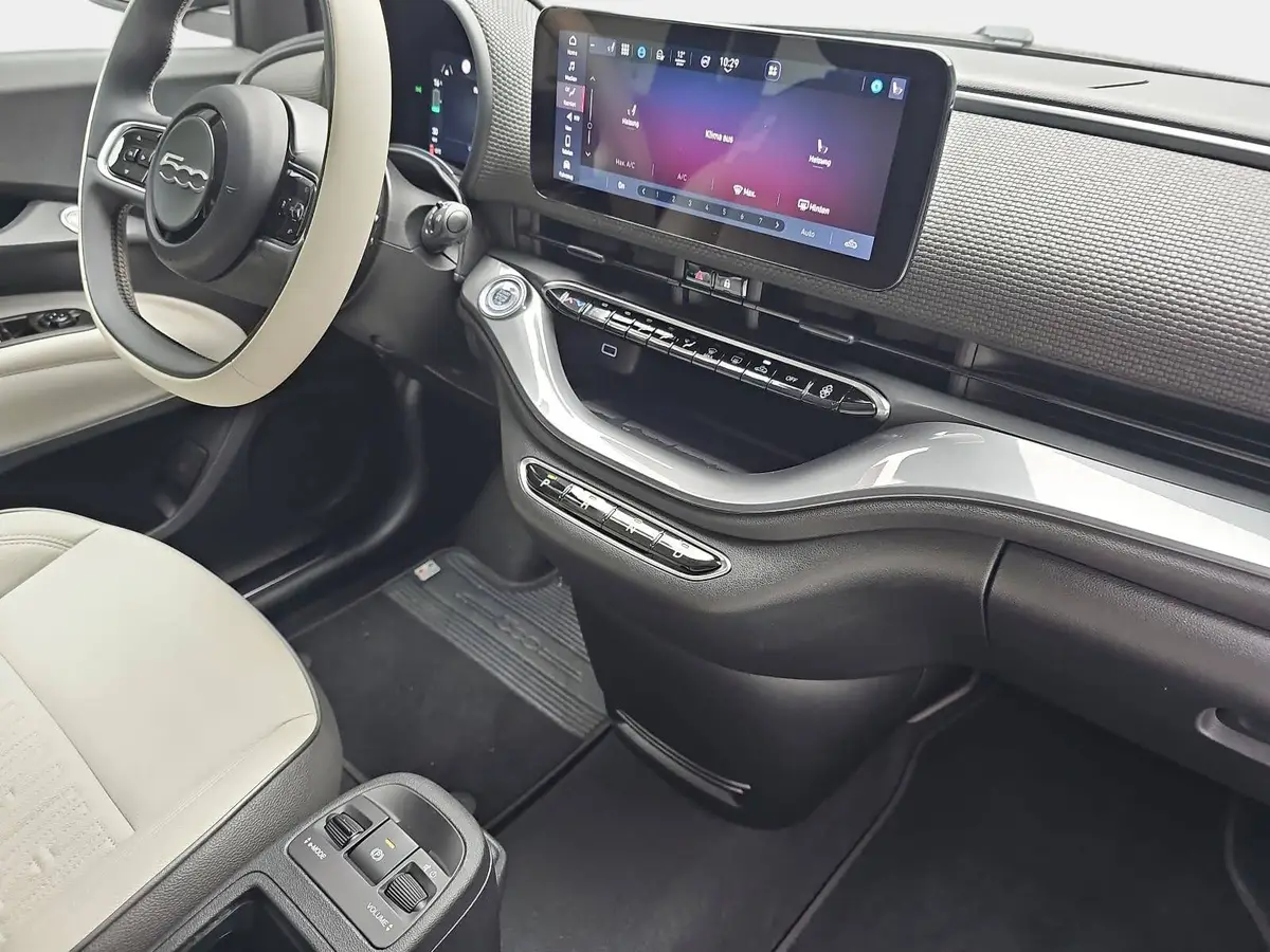 FIAT 500E ELEKTRO 42 KWH WINTERRÄDER BY BOCELLI NAVI KLIMA LED JBL APPLE/ANDROID LM17