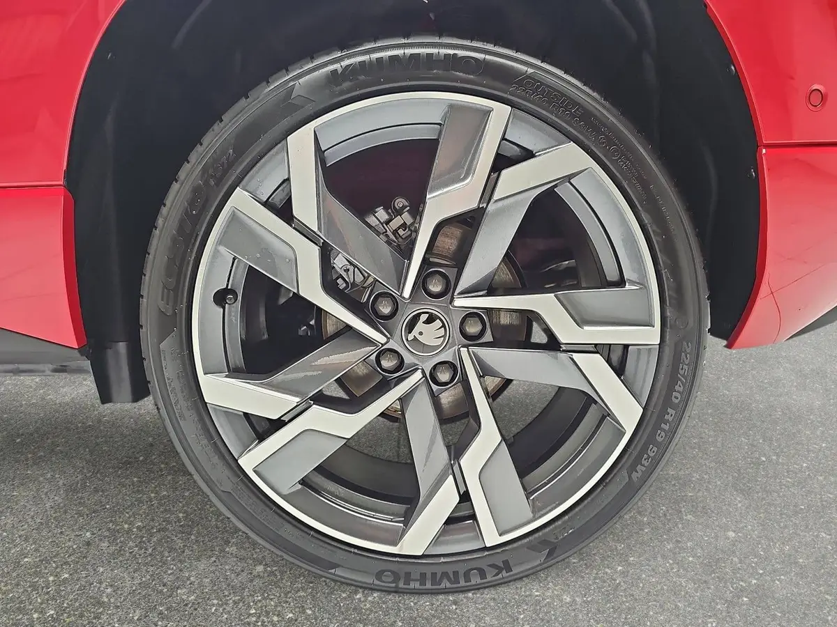 SKODA KAROQ 1.5 TSI DSG SPORTLINE NAVI LED-MATRIX PANO CANTON