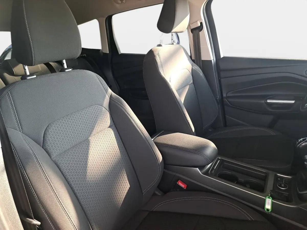 FORD KUGA 1.5 ECOBOOST 4X2 NAVI WINTER PDC LM17