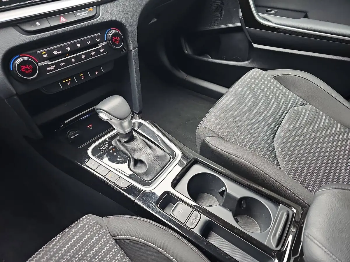 KIA CEED SW 1.6 GDI PLUG-IN-HYBRID VISION KOMFORT NAVI