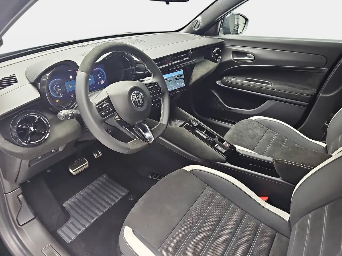 ALFA ROMEO JUNIOR IBRIDA Q4 1.2 VGT 48V-HYBRID 21KW SPORT SPECIALE