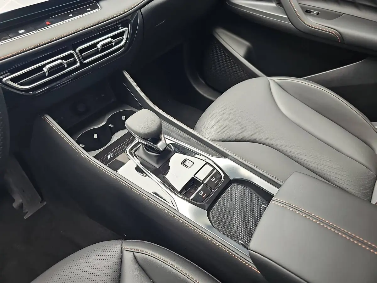 MG HS 1.5 PLUG-IN-HYBRID MY25.5 LUXURY LEDER 360-GRAD-KAMERA 19-ZOLL-LM
