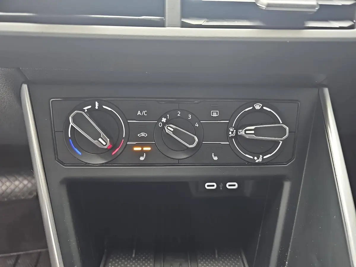 VW TAIGO 1.0 TSI DSG LIFE NAVI LED ACC SITZHEIZUNG PDC KAME