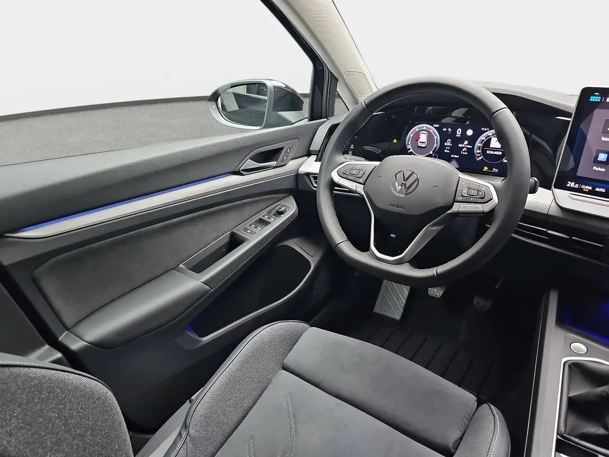 VW GOLF VIII 1.5 TSI LIFE LED ACC KAMERA AHK LM17